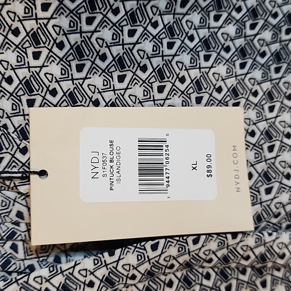NYDJ Pintuck Blouse NWT Size XLarge - Picture 6 of 14